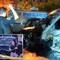 [EUA] Solidariedade com Los Angeles! Ataque incendiário a vários veículos da polícia de Nova York.