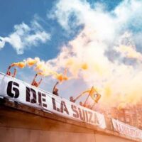 [Espanha] Mais de 8.000 pessoas abraçam "As 6 da La Suiza" em Xixón contra uma "aliança retrógrada de poderes policiais, judiciais, empresariais e midiáticos"