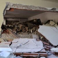 [Grécia] Tessalônica: Reivindicação de responsabilidade pela explosão na casa do presidente do sindicato dos carcereiros, Kostas Varsamis, pela organização armada 'Sangre Negra' [Sangue Negro]
