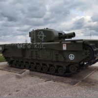 [França] Tanques da Segunda Guerra Mundial são alvo de pichações na Normandia