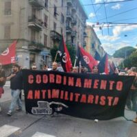 [Itália] Manifestação antimilitarista em La Spezia