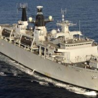 Gastos Militares | Governo Lula 3 compra navio de guerra HMS Bulwark do Reino Unido
