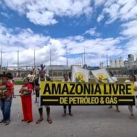 "Esses investimentos são cúmplices de um genocídio: estão matando nossa cultura, nossa história e destruindo a biodiversidade da Amazônia."