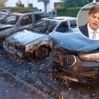 [Alemanha] Ataque incendiário ao carro do líder do grupo parlamentar da AfD, Bernd Baumann