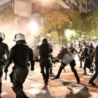 [Grécia] Vídeo | O dia seguinte: Conflitos em Exarchia um dia após o ataque à marcha em homenagem ao anarquista K. Xymitiris