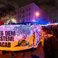 [Alemanha] ACAB-Day | Manifestação em Berlim contra a violência policial reúne milhares de pessoas