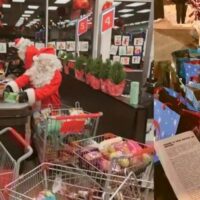 [Canadá] Ativistas roubam US$ 3.000 em alimentos de um supermercado para redistribuí-los gratuitamente