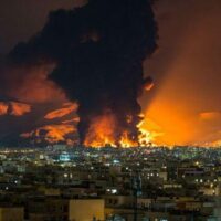 Nem com os Mísseis de Washington, Nem com os Fuzis de Teerã: A Guerra é a Mesma Morte para o Povo