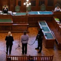 A corrente que prende Maja em Budapeste é a mesma que nos acorrenta a todos: internacionalizar a luta ou morreremos um a um