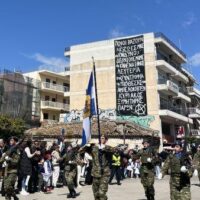 [Grécia] Patras: Exibição de faixa no desfile de 25 de março