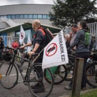 [País Basco] Uma marcha ciclista reivindica a conversão da indústria bélica em civil,