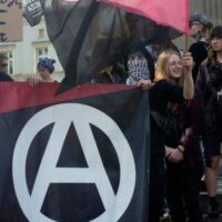 Seis Razões para Abraçar o Anarquismo